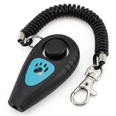 Zwart hondenfluitje met clicker kunststof trainings fluitje met spiraal polsband en karabijnhaak compact hulpmiddel voor hondentraining en gehoorzaamheid met knop en poot detail