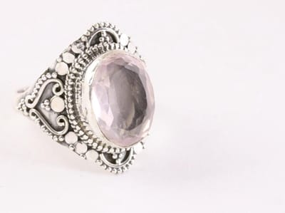 Bewerkte zilveren ring met rozenkwarts - maat 17