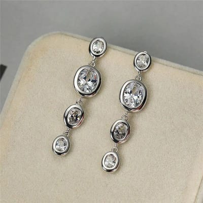 Huitan Lange Hangende Oorbellen Zilverkleur Vrouwen Luxe Bezet met Kristal Kubieke Zirconia Esthetische Bruid Bruiloft Oorbellen Nieuwe Sieraden as picture gray