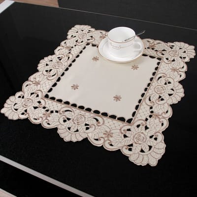 Dailygoods- Tafelkleed Wit - Satijnen Stof - Vierkant 40x40 cm - Bruiloft - Vlekbestendig - Herbruikbaar - Franse Landelijke Stijl - Tafelrunner