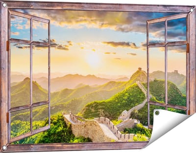 Gards Tuinposter Doorkijk De Chinese Muur door de Bergen met Zon - 90x60 cm - Tuindoek - Tuindecoratie - Wanddecoratie buiten - Tuinschilderij