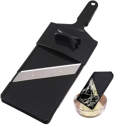 Ynkkvre - Mandoline - Groentesnijder -Professionele Mandoline Groentesnijder met Mes – Inclusief Vingerbeschermer – RVS Groente en Fruit Slicer – Veilig & Compact Opvouwbaar – Keukenhulp voor Snijden en Raspen