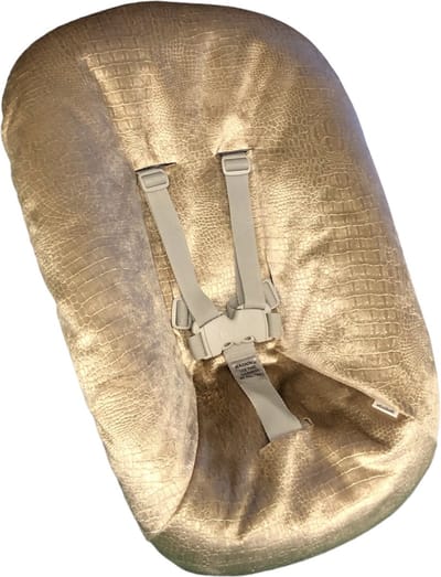 #18 Newborn hoes, Zand velvet croco shiny, Stokke Tripp Trapp. Ook geschikt voor Kidsmill Up.