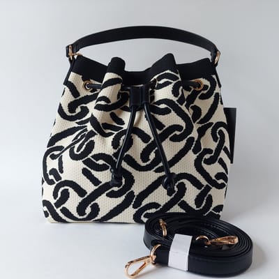 schouder hand tas dames textiel wit zwart - fantasie print - magneetsluiting en zwart rijgkoord - opvallende crossbody casual stijl