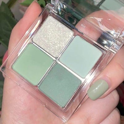 Palette d'ombres à paupières Tulle Vert Imperméable et Anti-transpiration - 4 Teintes Vertes Mat & Pailletées pour un Maquillage de Fête Glamour white