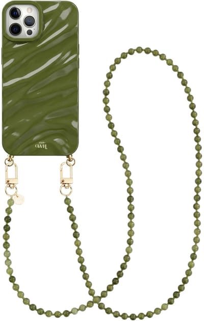 xoxo Wildhearts Green Glaze telefoonhoesje met koord - geschikt voor iPhone 12 Pro Max - Deep Olives (lang koord) - Dream hoesje met telefoonkoord - Glimmende silicone case met plooien - Kralenketting met gouden details - Groen