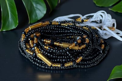 AfricanFabs® Waist Beads / Afrikaanse Heupketting - Afi - Zwart / goud (Traditioneel niet-elastisch koord) - Buikketting - Taille ketting