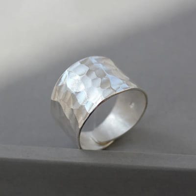 Originele Witte Mode Brede Hamerpatroon Ring Voor Mannen En Vrouwen Unisex Stijl Eenvoudige Klassieke Ring Banket Sieraden resizable gray