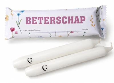 Beterschap Cadeau - Dinerkaarsen met Smiley - Cadeauverpakking met Bloemen - Memories Are Timeless