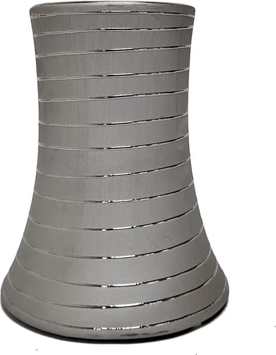 ZILVERKLEURIGE METALEN KANDELAAR MET GESTREEPT PATROON 16CM