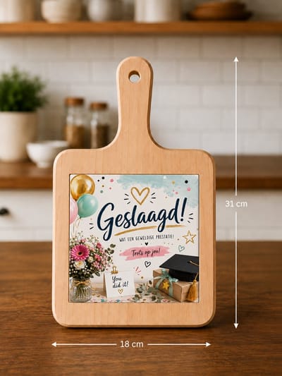 Kaasplank met Tegel Geslaagd! Blauw – Houten Serveerplank 18x31 cm – Diploma Cadeau – Afstudeer Cadeau