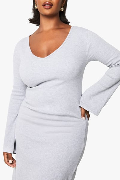 boohoo Dames Plus Basic Rib Flare Sleeve V Neck Dress | Grijze Mergel | Maat: 44