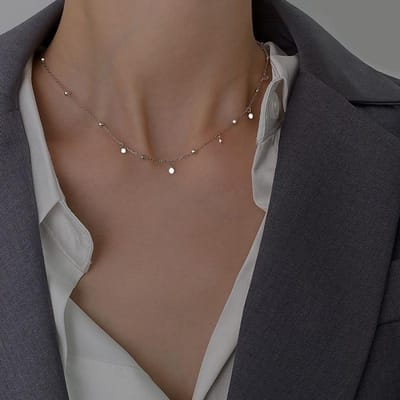 Collier de perles rondes pour femme design de niche minimaliste chaîne de clavicule luxe léger chaîne de cou tempérament exquis brown