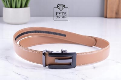 Lichtbruine lederen riem zonder gaatjes met automatische gesp voor heren ( model N035 )
