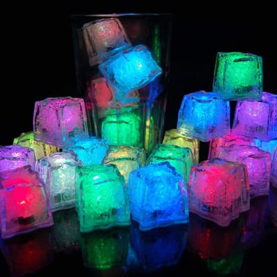 Ynkkvre - LED ijsblokjes - Lichtgevende ijsblokjes - Bar accessoire - Vloeistofsensor Activeert Automatisch - 12-delige Set - Voedselveilig Acryl - Batterijen Inbegrepen