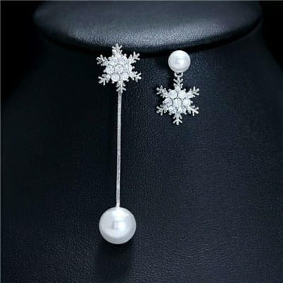Elegante asymmetrische parel oorbellen Luxe kristal sneeuwvlok oorbellen voor vrouwen Mode feest sieraden Kerstcadeau black