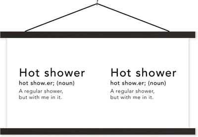 Posterhanger incl. Poster 60x30 cm - Schoolplaat - Spreuken - Quotes - A regular shower but with me in it - Hot shower - Textielposter - Zwarte latten