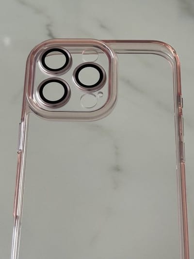 Anti-Yellow TPU/PC Hoesje - Geschikt voor iPhone 16 Pro - Met Cameralens Glas Bescherming – Transparant/Roze – 2.5mm Dikte