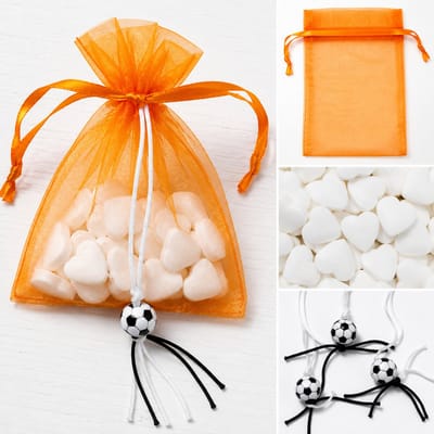 10 Organza zakjes oranje met gelukspoppetje voetbal en 15 hartvormige mini pepermuntjes - EK - WK - oranje - voetbal - traktatie - organza zakje - give-away