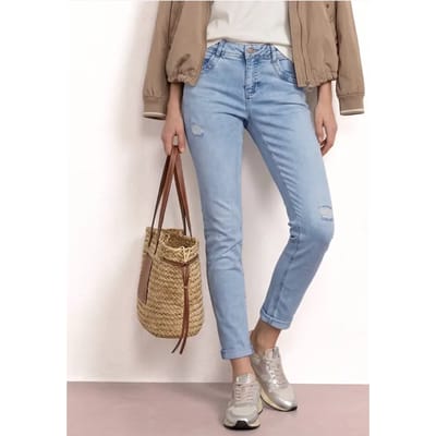 Slim Legs jeans met destroyed details