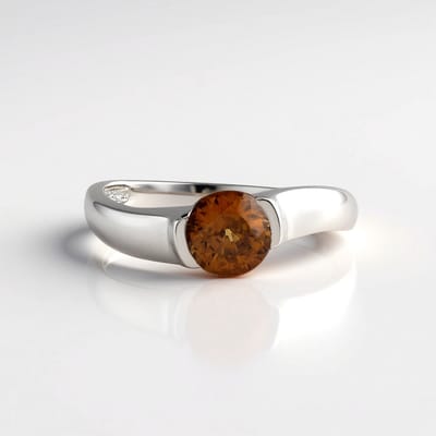 Cavill - Elegante damesring 9K witgoud - Avondrood zirkoon 2,14 ct Briljantslijpsel - Bezel zetting - Sieraden voor speciale gelegenheden