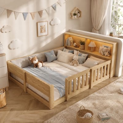 Kinderbed 140x200 cm - Tweepersoonsbed - Vloerbed - Multifunctioneel bed - Met veiligheidsleuning - Met led-lichtstrip - Hoofdbord met opbergruimte - Met een gewatteerde rugleuning - Natuurlijke houtkleur