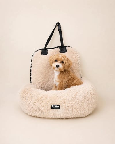 Furry Original® Honden Autostoel - Fluffy Hondenmand voor in de Auto - Automand Kleine Hond - Achterbank Hondenstoel - Memory Foam Hondenbed - Beige
