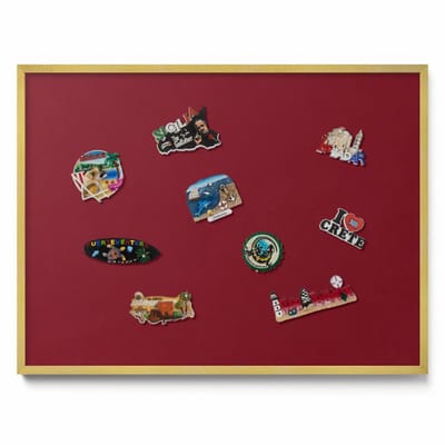 Tulup Magneetbord met Gouden Frame - Bordeauxrood Magneetbord in Stijlvolle Kleuren - 80 cm x 60 cm - Bourgondische kleur - Magneetbord voor Foto's en Notities - Magneetbord voor Reissouvenirs - Magnetisch Bord Foto Bevestiging