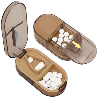 Actie4you® - Luxe Pillensnijder - Pillendoosje - Pil Bewaardoosje - Medicijn Doosje - 2 Vakjes – 2 in 1 - Waterdicht – Bruin