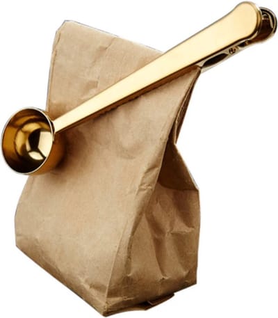 Koffieschepje met klem – maatschepje voor koffie – 2-in-1 schep & afsluitclip – luchtdicht afsluiten – RVS koffie lepel – goud – 1 stuk
