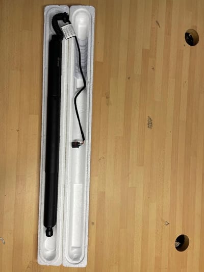 Gasveer, Achterklep OEM 8W8827851 past op Audi A5, S5, RS5 Sportback Links en Rechts Merk BPC Parts
