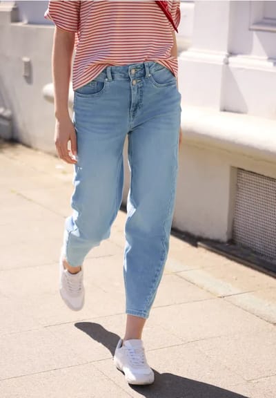 High Waist Barrel Leg Jeans in Loose Fit