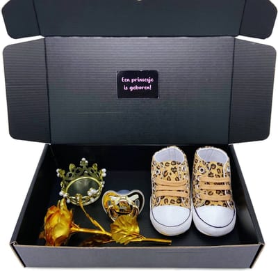 Kraamcadeau diva - kraamkado - sneakers tijgerprint - gouden speen - kan ook rechtstreeks worden verstuurd