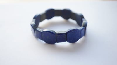 Lapis Lazuli Armband – Natuurlijke Edelsteen Armband – Diameter 18 cm – Kralen 15 mm Hoog – Elastische Armband – Diepblauw Sieraad - Armband met platte kralen