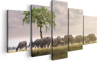 Artaza Canvas Schilderij Vijfluik Kudde Buffels bij een Boom - 100x50 - Foto Op Canvas - Canvas Print