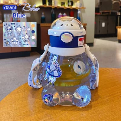 Schattige Astronaut Beer Waterfles Met Riem en Rietje Voor Kinderen Meisjes Plastic 700ml Melk Sap Bubble Tea School Drinkfles BPA-vrij 700ml