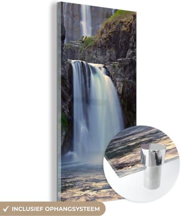 MuchoWow® Glasschilderij 20x40 cm - Schilderij acrylglas - Waterval - Water - Rotsen - Foto op glas - Schilderijen