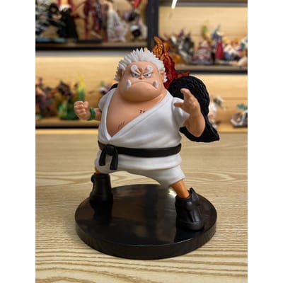 17CM/6.6in Anime One Piece Figurines Jinbe Oka Shichibukai Marin Modèle de Figurine Anime Ornement Cadeau beige