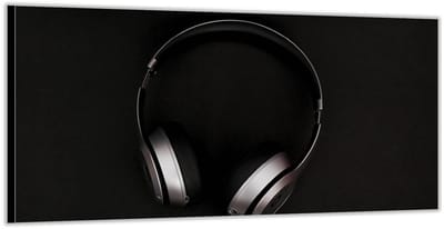 Dibond –Koptelefoon op Zwarte Achtergrond– 200x100 Foto op Aluminium (Met Ophangsysteem)