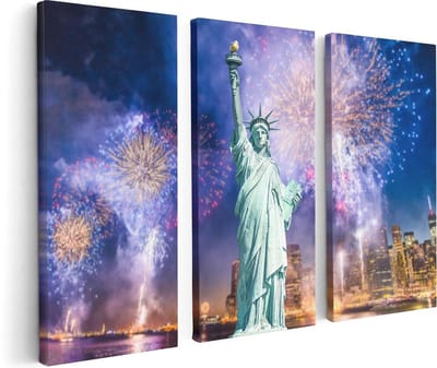 Artaza Canvas Schilderij Drieluik Vrijheidsbeeld In New York Met Vuurwerk - 120x80 cm - Wanddecoratie Woonkamer - Schilderijen - Muurdecoratie