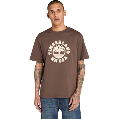 Timberland Holiday Front Graphic Ss Tee Chocolate Brown Taglia: L | T-shirt stampate Outlet | Uomo | Marrone