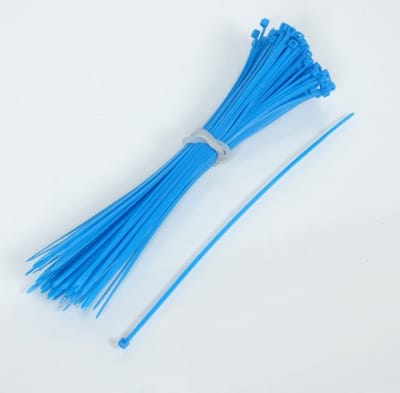 100 blauwe nylon 2,5x200 rilsan slangklemmen met inkepingen voor motoren, quads, scooters