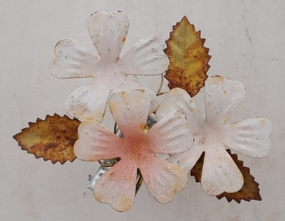 Bloemen met clip roze, metaal 11x11x10cm