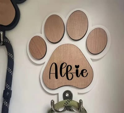 Wandhaak Hond | Wandhaak Hondenpoot | Wandhaak Pootafdruk Wit | Houten Wandhaak Riemhanger inclusief naam Graveren | Petshop Seven