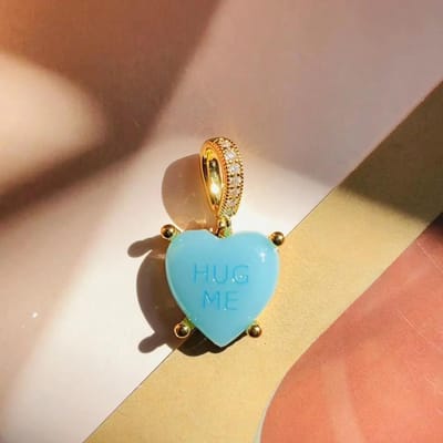 Kleurrijke hartvormige hanger met trendy Engelse woorden, gemaakt van hars met een liefdeshart en zirkonia, geschikt als sleutelbeenketting voor dames, Y2K mode sieraden.