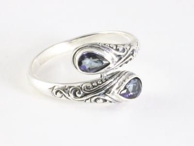 Traditionele bewerkte zilveren ring met tanzaniet - maat 17