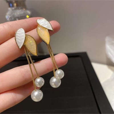 2023 Nouvelle Tendance Mode Design Unique Élégant Délicat Luxe Léger Perle Feuille Boucles d'Oreilles à Pampilles Bijoux Femme Fête Cadeaux Premium beige