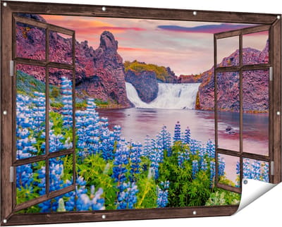 Gards Tuinposter Doorkijk Waterval met Blauwe Lupine Bloemen - 150x100 cm - Tuindoek - Tuindecoratie - Wanddecoratie buiten - Tuinschilderij