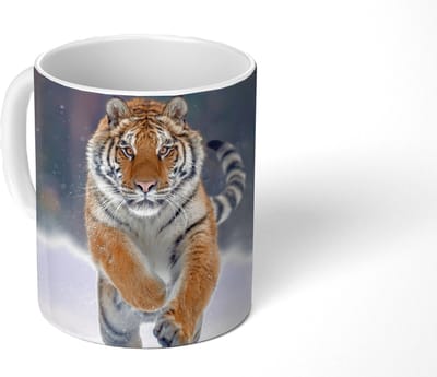 Mok - Koffiemok - Tijger - Landschap - Sneeuw - Winter - Dieren - Mokken - 350 ML - Beker - Koffiemokken - Theemok