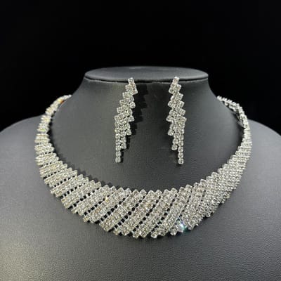 Ensemble de collier de mariée, chaîne à griffes en cuivre, ensemble de collier géométrique de luxe léger en diamant, ensemble de deux pièces, bijoux pour femmes argenté